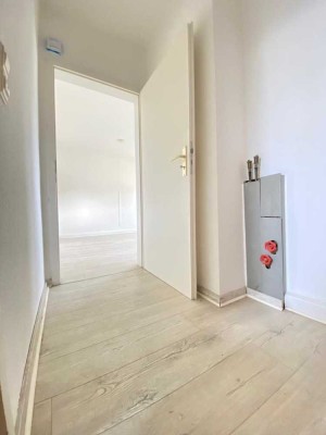 ***ERSTBEZUG NACH SANIERUNG*** Sehr helles Single-Apartment