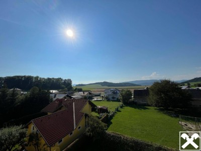 Dachgeschoßwohnung mit Terrasse und Blick ins Grüne - CARANTANIA