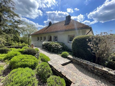 Repräsentatives Zweifamilienhaus in Blicklage in Bad Schwalbach Ortsteil