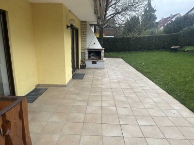 Renovierte 5-Zimmer-EG-Wohnung mit großer Außenterrasse und Garten + Hobbyraum (Nutzfläche: 200qm)