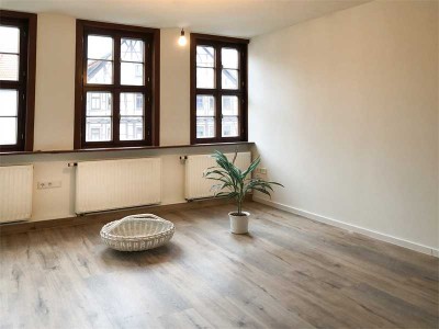 Großzügige helle 4 Zimmer Wohnung am Lutherplatz
