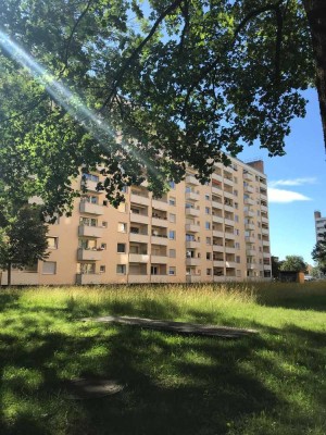 Schöne teilmöblierte Wohnung nahe Lerchenauer See