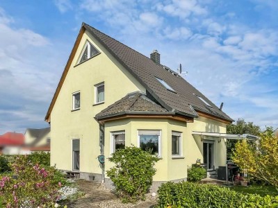Großzügiges Einfamilienhaus mit zeitgemäßem Wohnkomfort und Pool in Halle