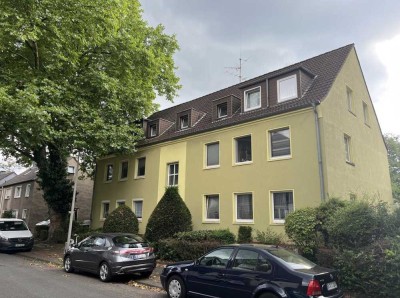 ~ Schöne-3-Raum-Wohnung frisch geweißt mit gepflegtem Laminat ~