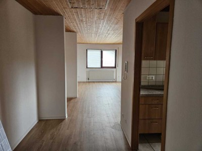Schöne 3-Zimmer-Dachgeschosswohnung mit Balkon und Einbauküche in Schwäbisch Gmünd
