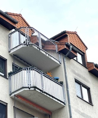 *** Der Favorit für schönes Wohnen - großzügige 3 Zi. DG- Wohnung m. DT, Lift, GWC & Stpl. ***