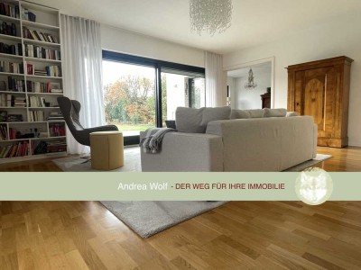 Elegant und stilvoll, Bungalow im Breidert mit Traumgarten und Doppelgarage