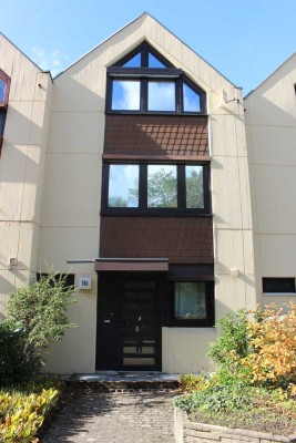 Reihenmittelhaus mit Potenzial in Karlsruhe-Grünwinkel – gepflegt, solide, bereit für neue Ideen