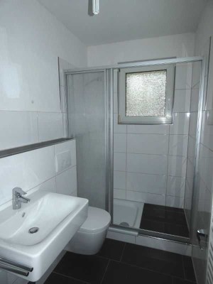 *** Modernisierte Single-Wohnung mit Dusche! ***