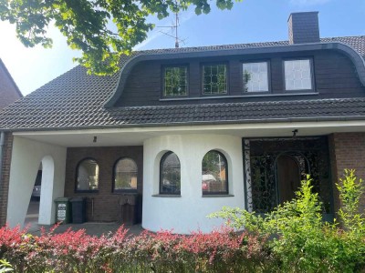 ***Charmante Landhausvilla mit riesigem Potenzial***