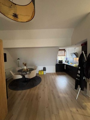 Stilvolle 2-Zimmer Dachgeschosswohnung mit EBK und Balkon in Ansbach-Hennenbach