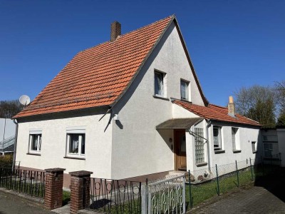 Freistehendes Einfamilienhaus mit Werkstattgebäude in zentraler Lage von Immenhausen