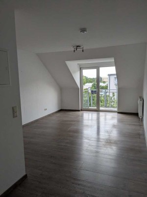 42 m² - helle Singlewohnung..Dachgeschoss....für Studenten, Pendler oder den Rentner-/in........