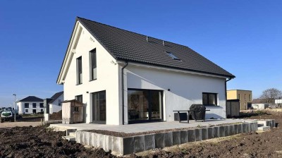 Traumhaftes Einfamilienhaus in idyllischer Feldrandlage, Neubau