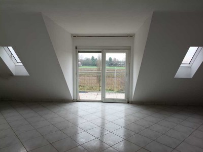 Helle 2-Zimmer Dachgeschosswohnung in Griesheim mit Balkon