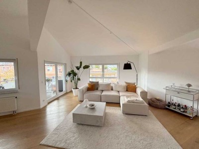 Groß und lichtdurchflutet: Exklusive 4-Zi.-DG-Wohnung mit Loggia und EBK in Leingarten zu vermieten!