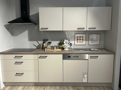 Jugenstil Villa mit Denkmalschutz 3-Raum Wohnung mit NEUE EBK, BALKON, LAMINAT, TAGESLICHTBAD WANNE