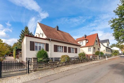 Zwei Generationen, ein Zuhause: Charmantes Einfamilienhaus mit Teilungsgrundstück in Potsdam