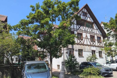 Charmantes Wohn-/ Geschäftshaus mit Lokal und Biergarten und Ausbaureserve im DG!
