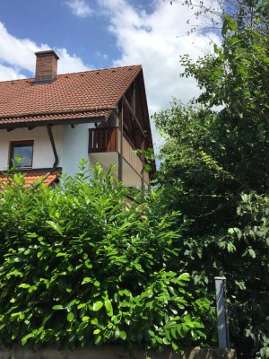 Wunderschöne 1,5-Zimmer-DG-Wohnung mit Balkon und EBK in Garching