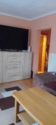 Renovierte 2-Zimmer Erdgeschosswohnung mit Carport