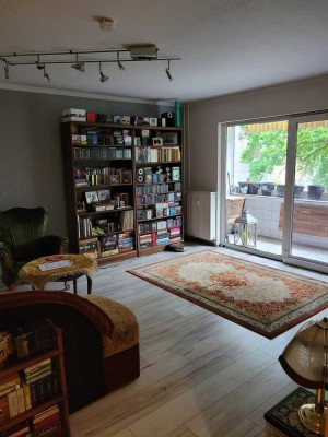 Stilvolle, neuwertige 4,5-Zimmer-Wohnung mit Balkon und Einbauküche in Berlin optional mit Garage