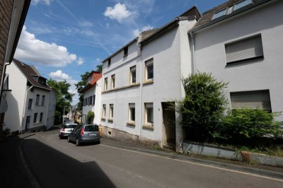 Sanierungsbedürftiges Einfamilienhaus mitten in Bonn-Duisdorf