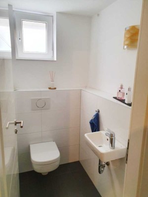 Gehobene 2-Zimmer Souterrain-Wohnung mit großer Terrasse