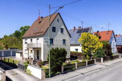 Attraktiver Altbestand mit vielseitigen Planungsmöglichkeiten auf sonnigem Grundstück