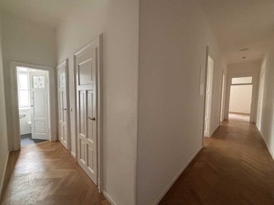helle smarte und ansprechende 2,5-Zimmer-Wohnung