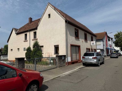Großzügiges Mehrfamilienhaus mit Gewerbefläche in Wörth – Jetzt entdecken!