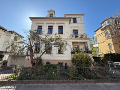 ** Petrich Real Estate ** Historische Villa mit Garten und Großraumgarage in Bestlage von Wiesbaden