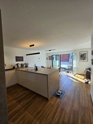 Neuwertige helle 3 Zimmer Wohnung mit Süd-Balkon