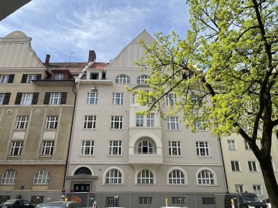 PENTHOUSE- NEUAUSBAU IN DENKMALGESCHÜTZTEM PRACHTGEBÄUDE TENGSTRASSE