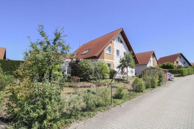 Charmante Doppelhaushälfte mit ausgebautem Dachboden – Ihr neues Zuhause auf Erbbaupacht