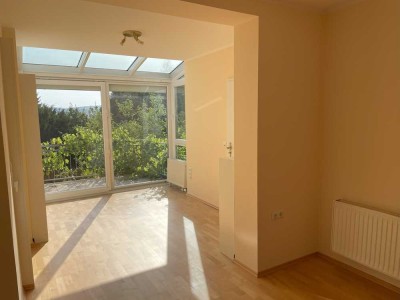 Lichtdurchflutete 3,5 Zimmer-Wohnung mit großem Balkon – stadtnah in ruhiger Lage