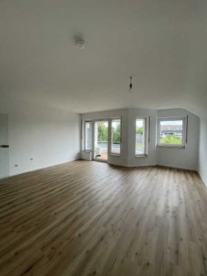 Helle, teilsanierte Wohnung in zentrumsnaher, grüner Lage