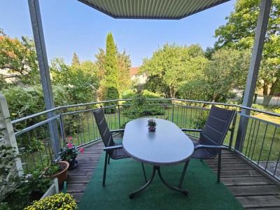 Modern Wohnen mit idyllischem Balkon und Blick ins Grüne