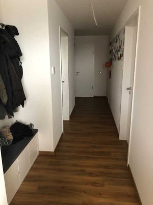 Freundliche und vollst. renovierte 3-Zimmer-Wohnung mit geh. Innenausstattung mit Balkon und EBK