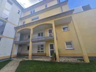 Lichtdurchflutete 3,5-Zimmer-Wohnung mit großem Balkon & Einbauküche in Schwenningen
