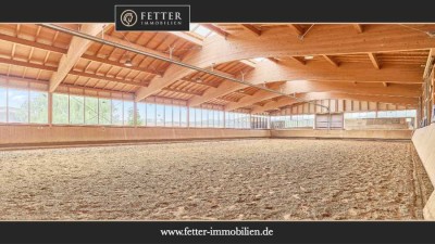 Reitanlage in Bayern mit historischem Wohnhaus und gepflegten Trainingsbedingungen!