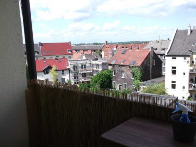 Do-Körne, helle großzügig geschnittene 2-Zimmer DG-Wohnung