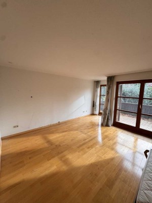 Helle 1-Zimmer Wohnung mit großem Balkon im 1. OG in Pullach direkt am Marktplatz