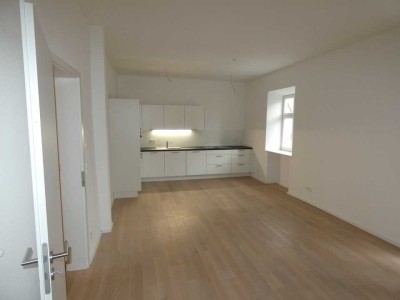 Moderne 3,5-Zimmer-Wohnung mit EBK in kernsaniertem Altbau