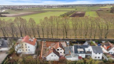 Großzügiges Grundstück | 2 Bestandsgebäude | Neubebauung möglich