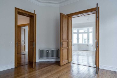 Wunderschöne 180 m² große Wohnung im 2. OG eines sehr gepflegten Wohn- und Geschäftshauses.