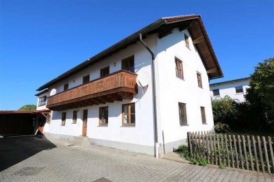 Zweiparteienhaus mit großem Garten und PV-Anlage in Oberwolkersdorf/Loiching