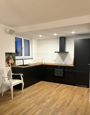 "WILLKOMMEN ZUHAUSE !" Gutgeschnittene Wohnung mit schönem Balkon