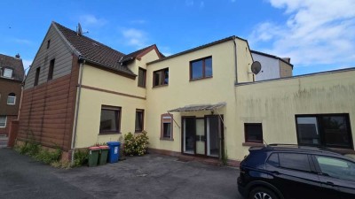 Oberhausen Sterkrade - großes Grundstück mit Mehrfamilienhaus für Entwickler und Handwerker