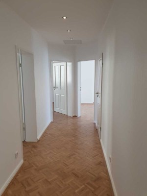 Sehr schöne 4-Zimmer-Wohnunng mit 2 Balkonen und Einbauküche in Hannover List
